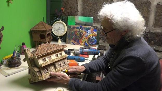 Evinin altına atölye kurdu, satmaya kıyamıyor! Doğadan topladığı parçalarla yaptıklarına görenler hayran kalıyor