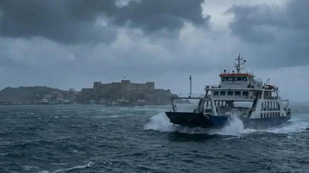 Olumsuz hava şartları nedeniyle bazı feribot seferleri iptal edildi