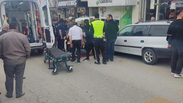 Kastamonu’da motosiklet otomobile çarptı sürücü yaralandı