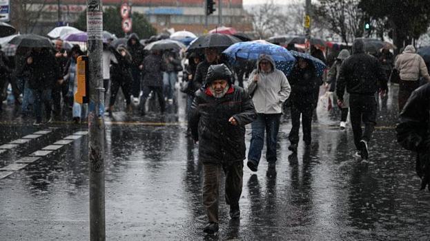 Sıcaklıklar düşüyor sağanak yağış ve fırtına kuvvetli geliyor! Meteoroloji ve İçişleri Bakanlığı sarı ve turuncu alarm verdi