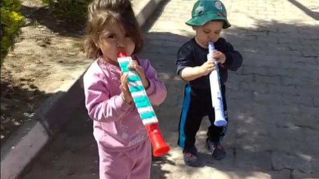 Büyük Kızılca köyünde miniklerin müzikli eğlencesi izleyenleri gülümsetti