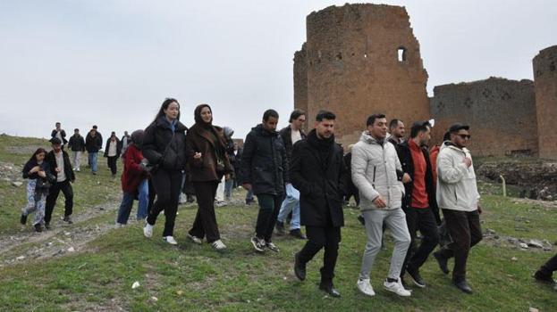 Turizm Haftası’nda tarih ve doğa iç içe: Ani Örenyeri’nde unutulmaz yürüyüş
