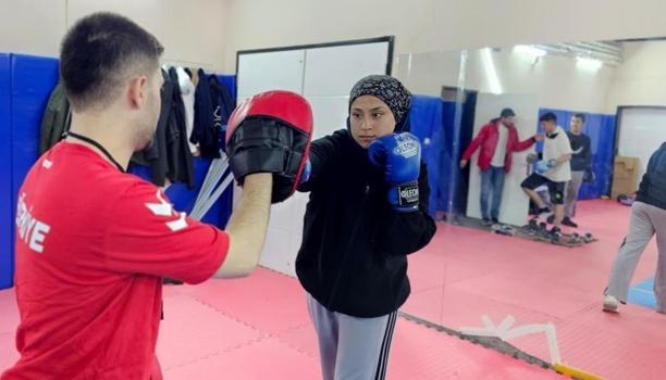 Muş'ta tek kız çocuğu kayıt oldu: Babası destek oldu, 17 yaşında ilki başardı