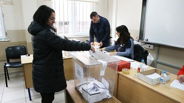 Bursa, İzmir, Eskişehir ve Yalova'da sandıklar kuruldu! Akşam 8'e kadar oy verme işlemi devam edecek