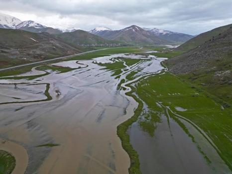 Bitlis'te doğa değişti: Menderesler göl oldu!