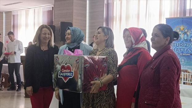 32 çeşit yöresel tatlı yarıştı: Tekirdağ'ın coğrafi işaretli Hayrabolu tatlısı 1. oldu