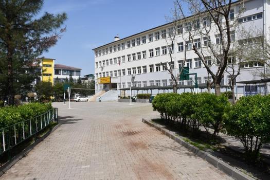Yarın okullar tatil mi? Okullar hangi illerde tatil edildi? Okullar tatil edildi mi? Resmi açıklama geldi