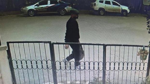 Kadını 'polisiz' diyerek dolandırdılar, kaçarken kaza yapınca yakalandılar