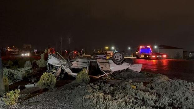 Niğde'de iki otomobil çarpıştı 2'si ağır 4 kişi kişi yaralandı