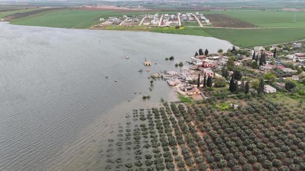 Hatay'da ilçe halkı ne yapacağını şaşırdı! Köyler sular altında kaldı