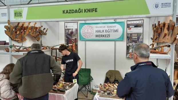 Edremit’in el yapımı bıçakları vitrine çıktı: Geleneksel sanat modern tasarımla buluştu, ziyaretçiler akın etti!