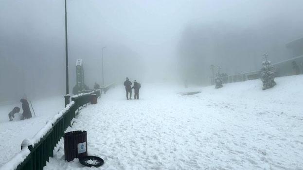 İstanbul’un yanı başında kara kış! Şehirde bahar ayında kar kalınlığı 12 santimetreye ulaştı