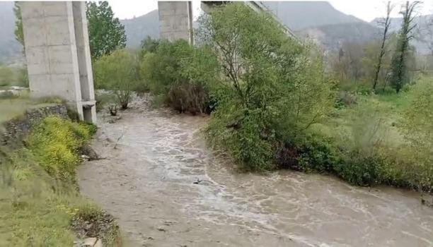 Bekdemir Köprüsü sele dayanamadı, YHT viyadük ayağı tehlike altında