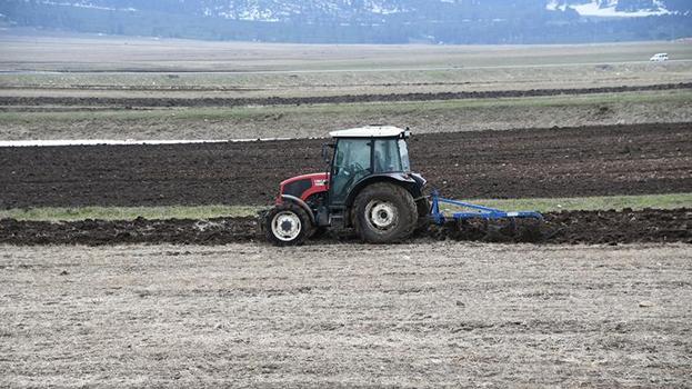 Sarıkamış'ta 137 bin dekarlık dev operasyon: Çiftçi karlar eriyince tarlaya koştu