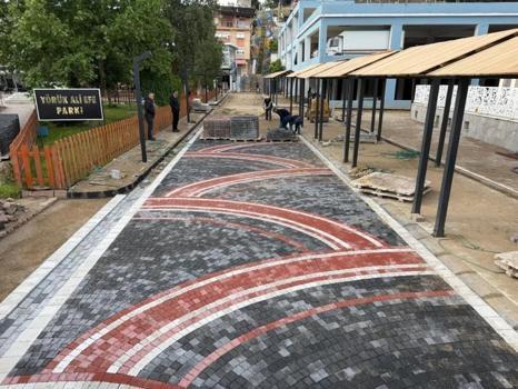Aydın'da bir ilçenin ortasına dikildi: Belediye başkanı mesajı verdi