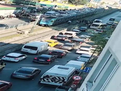 Gaziosmanpaşa'da korkunç kaza: Tramvay yayaya çarptı!