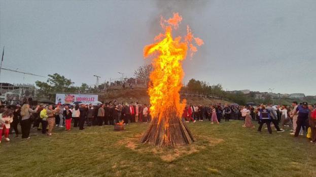 Tekirdağ’da baharı danslarla karşıladılar, Kakava ateşi şehri sardı