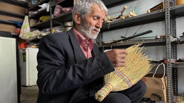 10 dönümlük tarlada yetiştiriyor, tek tek dokuyor! Diyarbakırlı ustaya çevre illerden yoğun talep