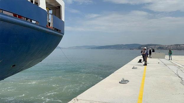Zonguldak'ın Alaplı Limanı'nda tarihi gün yaşandı, yeni rıhtıma ilk gemi yanaştı