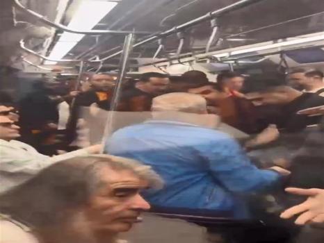 Metrodaki kavgaya oklavayla müdahale etti!