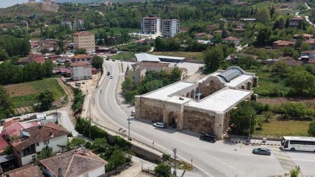 İpek Yolu'nun en stratejik kalesiydi, şimdi kapılarını açtı: Ziyaretçi akınına uğruyor
