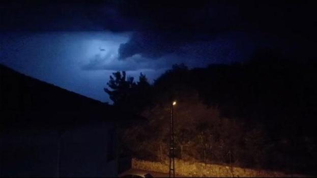 Amasra ve Ulus'ta şimşekler geceyi aydınlattı