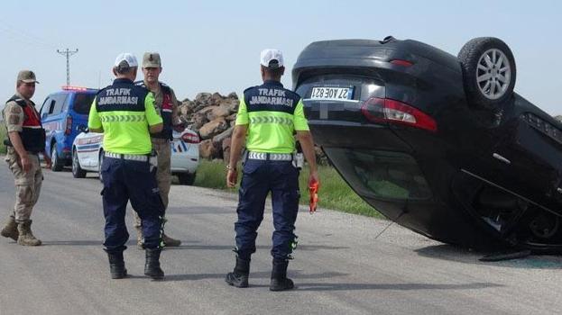 Kilis'teki feci kazada tomobil taklalar attı, 5 kişi yaralandı
