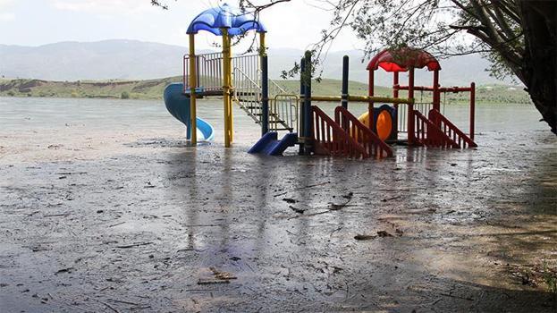 İki ili birden ilgilendiriyor! Piknik alanları suya gömüldü
