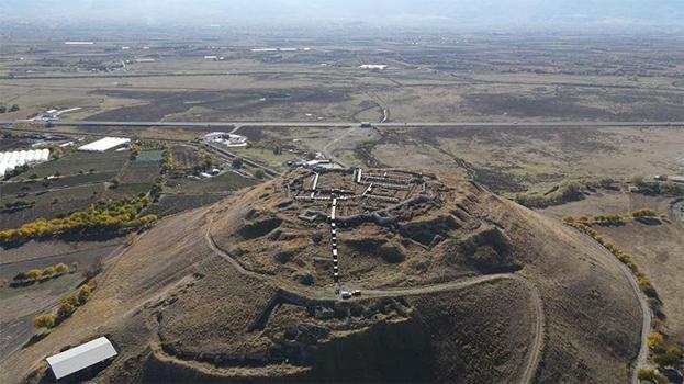 Erzincan'da tarihi yolculuk! 3 medeniyetin izlerini taşıyor, havadan görüntülendi