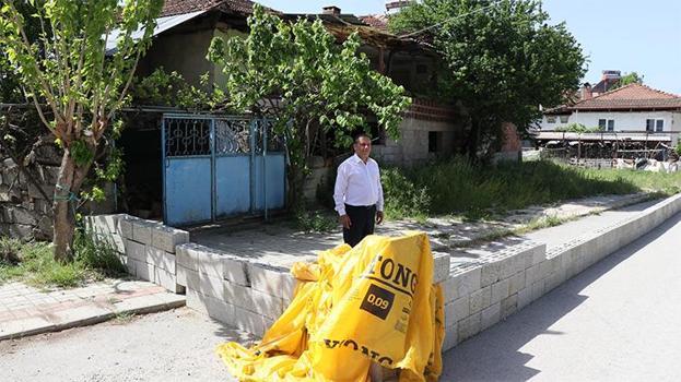 Denizli'de 'yok artık' dedirten olay... 'Tapulu arazim' dedi, komşusunun kapısına duvar ördü! 'Hiçbir kurum yardım etmiyor'