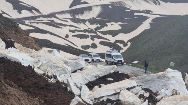 Muş'ta heyelan nedeniyle kapanan Çavuştepe-Üçevler grup yolu açıldı