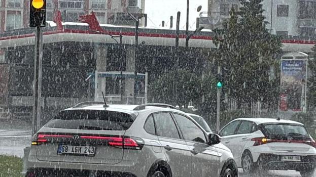 Aksaray’da şiddetli yağmur hayatı olumsuz etkiledi