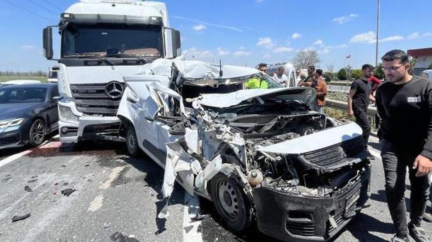 Tekirdağ'da feci kaza kamerada: İki tırın arasında kaldı