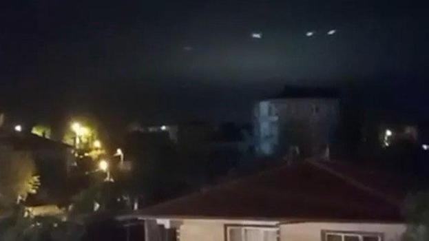 Sakarya Kocaali'de gökyüzünde görülen ışıklar merak uyandırdı