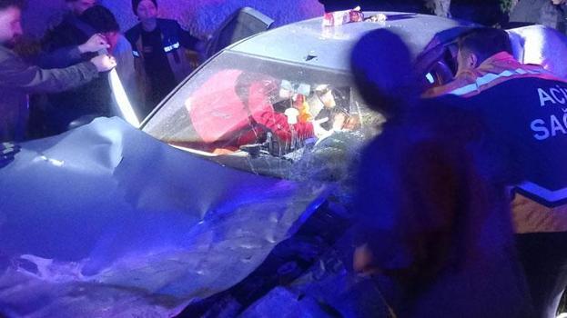 Sürücüsünün kontrolünü yitirdiği otomobil takla attı