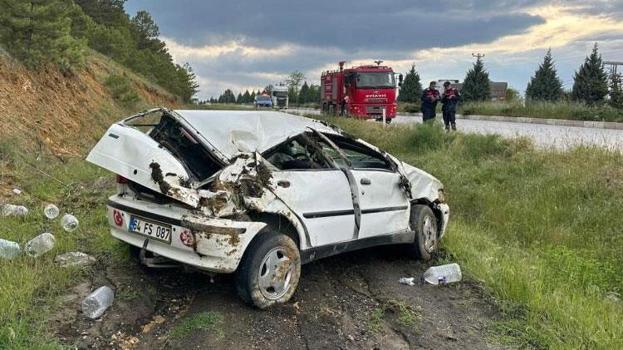 Uşak’ta otomobil şarampole devrildi 3 kişi yaralandı
