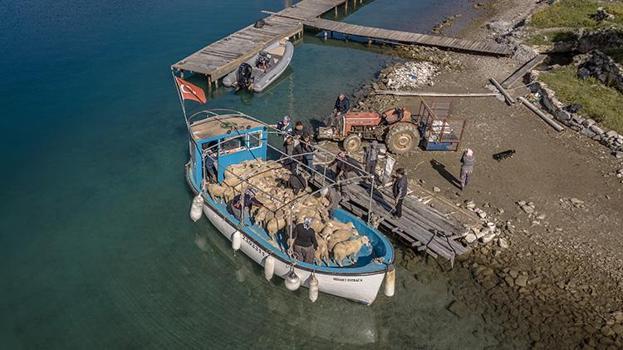 Denizli'den Dalaman'a 4 gün yürüyüp teknede biten 'zaman yolculuğu'! Tarihi sarnıçlardan su içip 6 ay boyunca mağarada yaşıyorlar! 'Ne telefon var da ne elektrik'