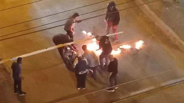 Sattığı helyum balonları yüksek gerilim hattına temas etti