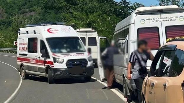 Seyir halindeyken kalp krizi geçiren minibüs şoförü faciayı önledi, yaşamını yitirdi