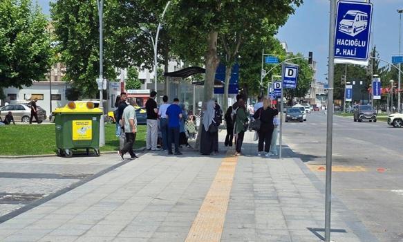 Sakarya'da toplu taşıma krizi! Saatte bire düşünce isyan başladı
