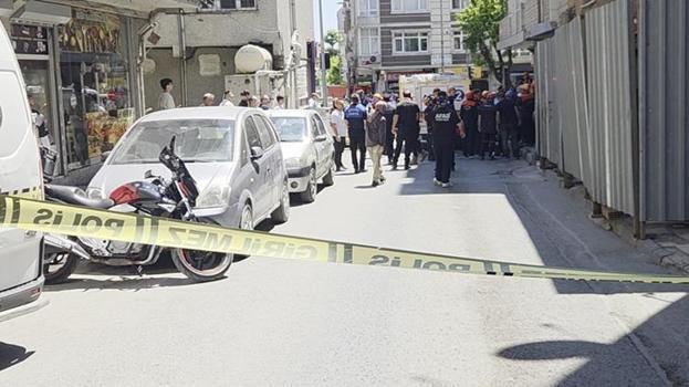Küçükçekmece'de yıkım sırasında çökme: 3 işçi yaralandı