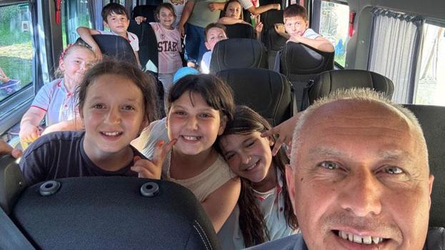 3 yıldır süren gelenek bu yıl da bozmadı: Öztaş çift öğrencilere bahçesini yine açtı