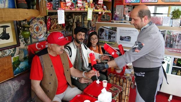 Erzurumlu tostçu totem yaptı! Milli takım final oynarsa bedava dağıtacak