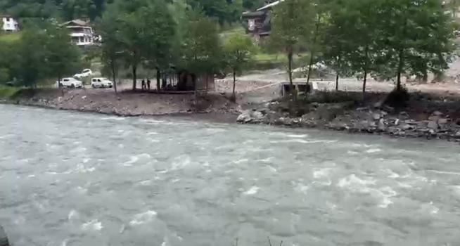 Kayıp genci dereden çıkaran AFAD ekibi akıntıya kapıldı! 1 personel öldü, 3 personel kurtarıldı