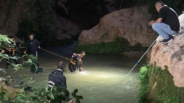 Vadide girdiği suda akıntıya kapılan 15 yaşındaki çocuk hayatın kaybetti