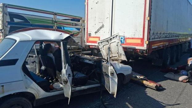 Osmaniye’de otomobil tıra çarptı 3’ü çocuk 5 kişi yaralandı