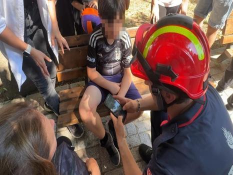 Bacağı parkta spor aletine sıkıştı: Avcılar'da itfaiyenin zorlu anları