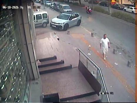 Esenyurt'ta bankta unutulan cep telefonun alıp uzaklaştı!