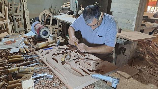 Hayatımıza robotlar girse de bu sanat ölmeyecek! O usta sırrını oğluna teslim etti: Siparişlere yetişilemiyor