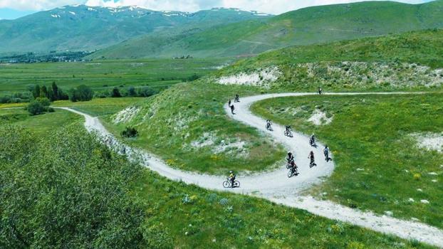 Erzurum'un 'Demir Atlıları' yollara çıktı: Herkes uyurken yola çıkıyorlar! Sayıları hızla katlanıyor